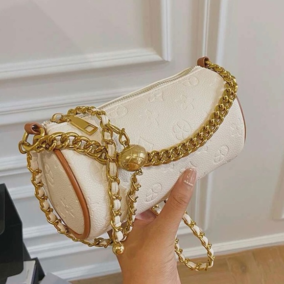 Purse with chain. - Picture 2 of 2